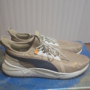 Puma Men's Beige and Navy Sneakers
